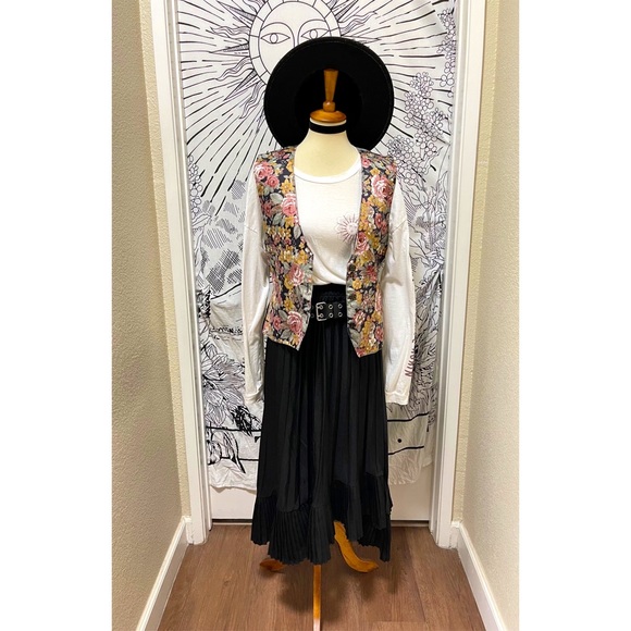 🌈 Beautiful Vintage floral vest - Picture 10 of 12